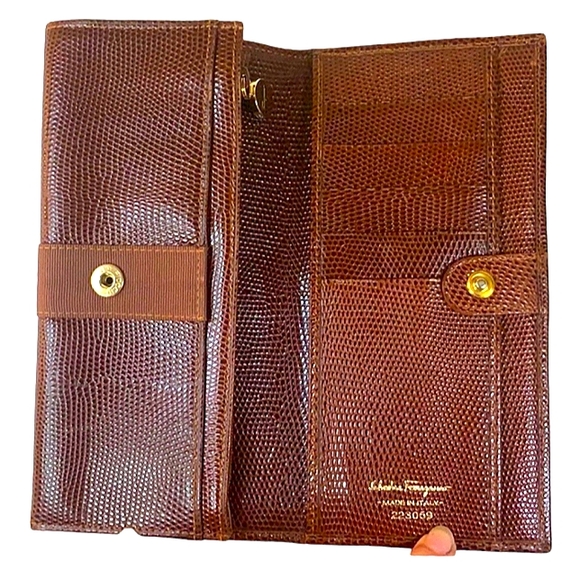 SALVATORE FERRAGAMO  AUTHENTIC LIZARD BIFOLD LEATHER WALL W/CROSSBODY CHAIN - Picture 6 of 15